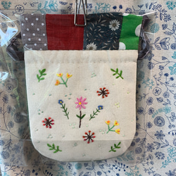 野の花刺繍のパッチワーク巾着 8枚目の画像