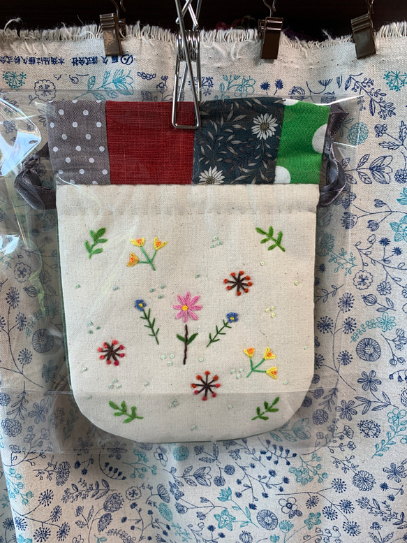野の花刺繍のパッチワーク巾着 8枚目の画像