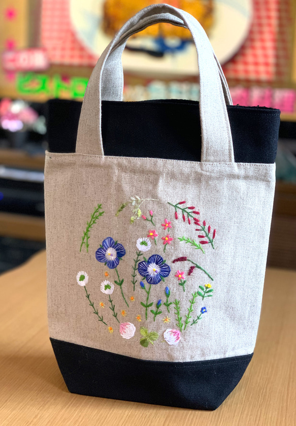 野の花刺繍のトートバック（オオイヌノフグリ） 10枚目の画像