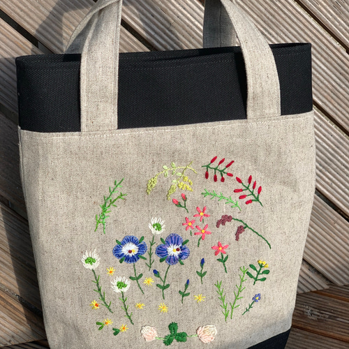 野の花刺繍のトートバック（オオイヌノフグリ） バケツバッグ 桃屋