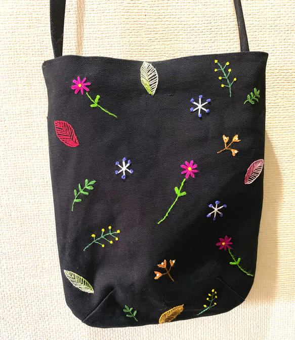 野の花刺繍の縦長ショルダー 10枚目の画像