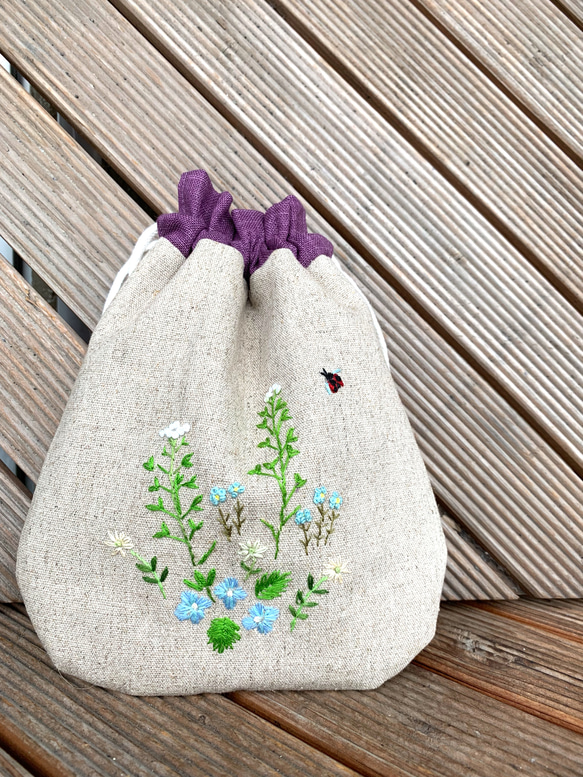 野の花刺繍の巾着袋（オオイヌノフグリとペンペン草） 6枚目の画像