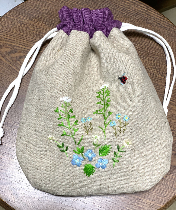 野の花刺繍の巾着袋（オオイヌノフグリとペンペン草） 7枚目の画像