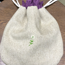 野の花刺繍の巾着袋（オオイヌノフグリとペンペン草） 8枚目の画像