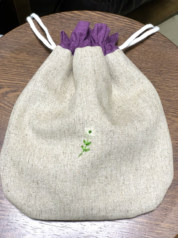 野の花刺繍の巾着袋（オオイヌノフグリとペンペン草） 8枚目の画像