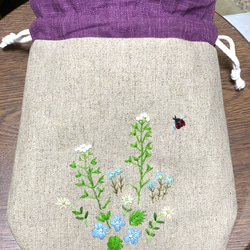 野の花刺繍の巾着袋（オオイヌノフグリとペンペン草） 9枚目の画像