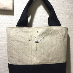 野の花刺繍のトートバック、「きつねのぼたんと綿毛」 4枚目の画像