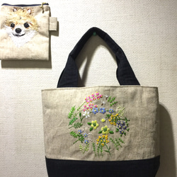 野の花刺繍のトートバック、「きつねのぼたんと綿毛」 6枚目の画像