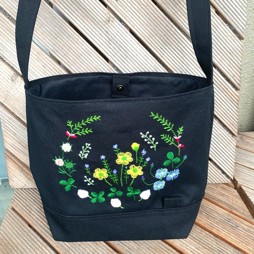 編込みショルダーバック 花柄刺繍 M P-b002 海外調達品 一点物 編込みショルダーバック 花柄刺繍 M P-b002 海外調達品 一点物