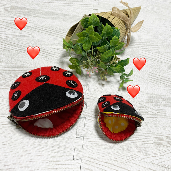 エ*カ様 てんとう虫と花のコインケース エ*カ様 てんとう虫と花のコインケース