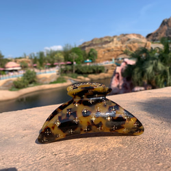 べっこうスワロフスキーダークベージュヘアクリップ大サイズ重めの髪も多い髪もしっかり留まります　大人女子フランス製樹脂 10枚目の画像