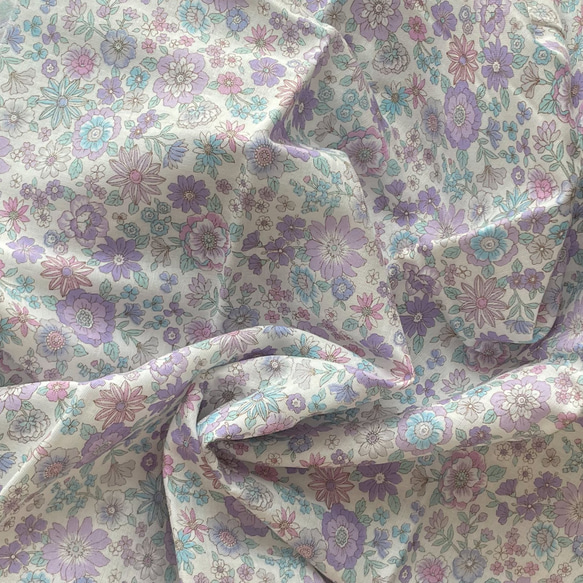 50*50　ダブルガーゼ　生地　カットクロス　お花㉒紫カラフル花びら×白地 2枚目の画像