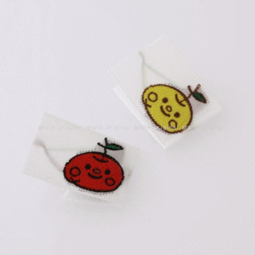 502 ￼ミニりんごちゃん￼　刺繍タグ＊10枚　ピスネーム　ラスト1点 刺繍 挟みタグ - りんご 6枚セット / ピスネーム ワッペン・アップリケ