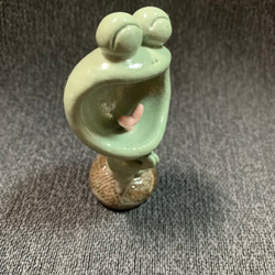 『口開けガエル』グリーン　萩焼き陶器人形　伝統工芸品 5枚目の画像