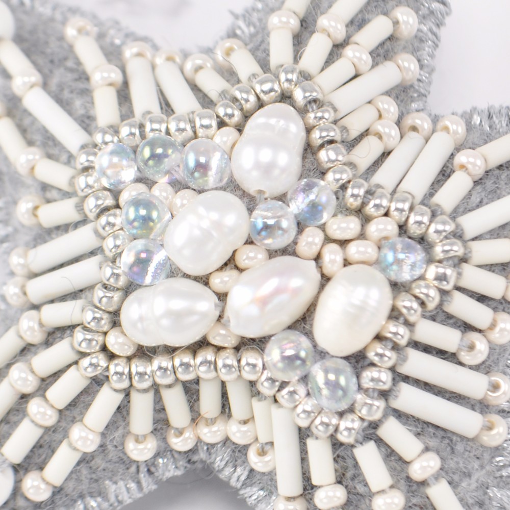 とても軽い星のブローチ 嬉しい気持ち　2