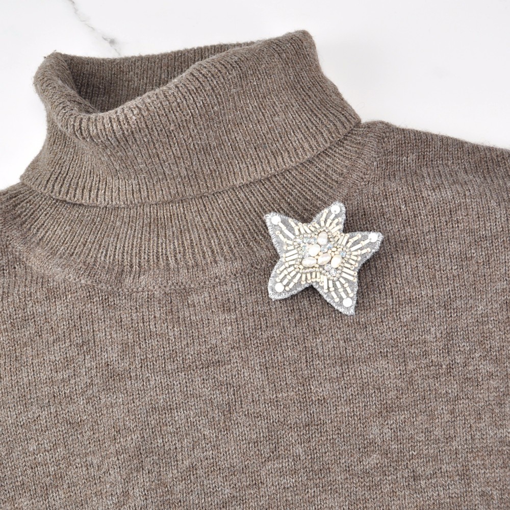 とても軽い星のブローチ 嬉しい気持ち　2