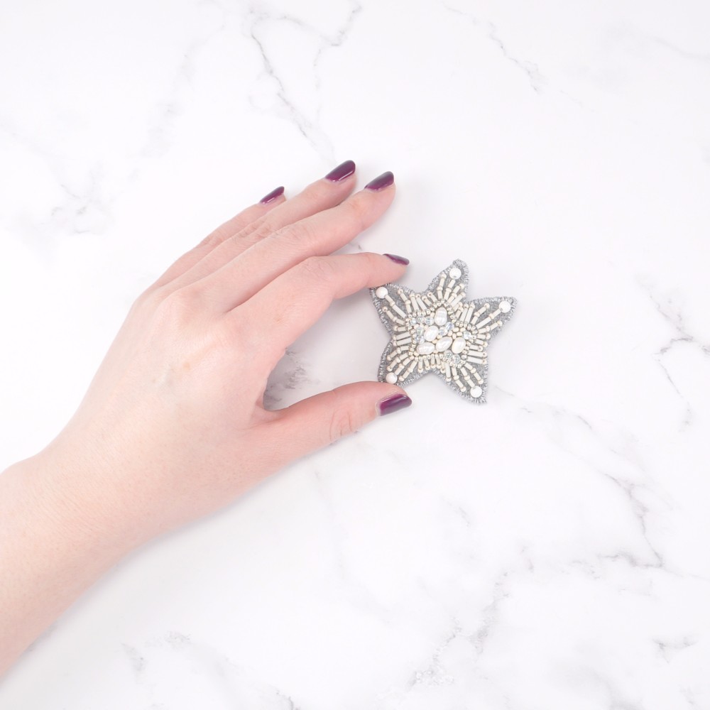 とても軽い星のブローチ 嬉しい気持ち　2