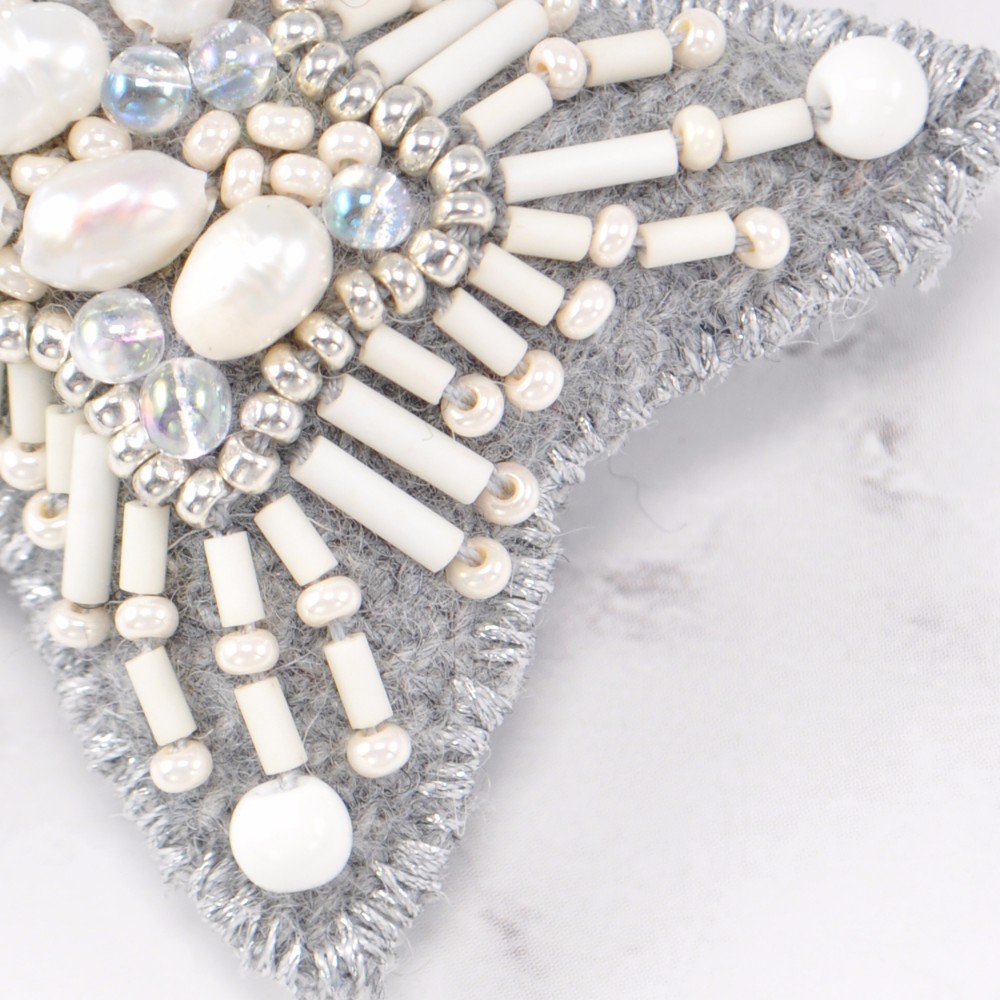 とても軽い星のブローチ 嬉しい気持ち　2