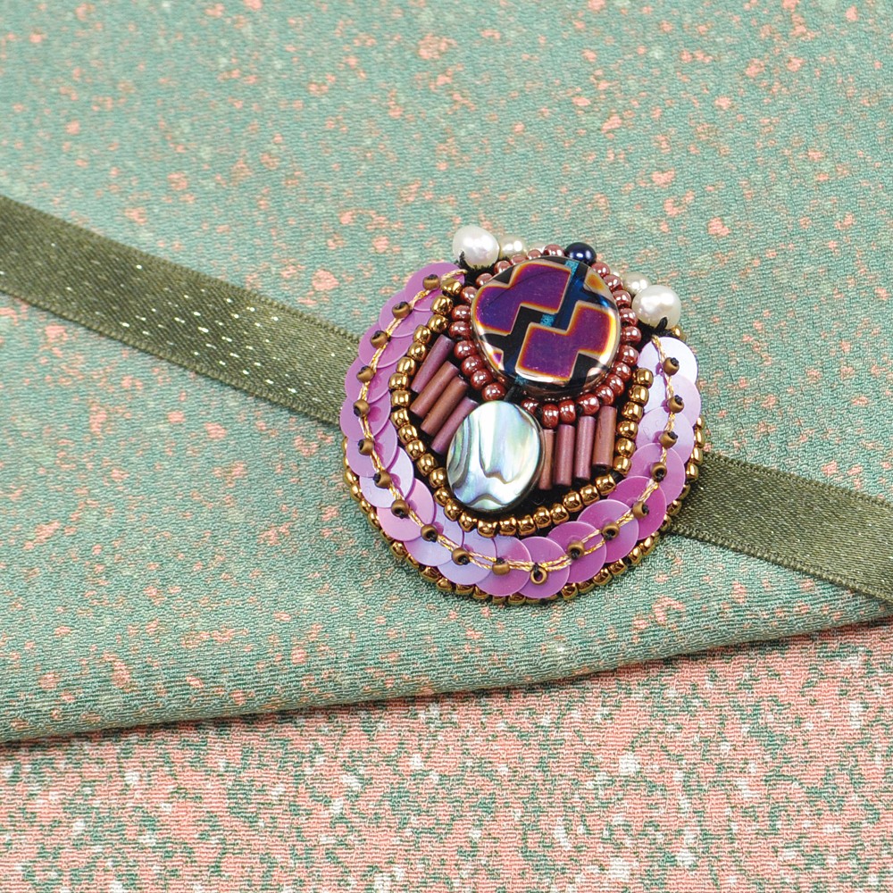 ビーズ刺繍の豪華な帯留め 1 4,482円