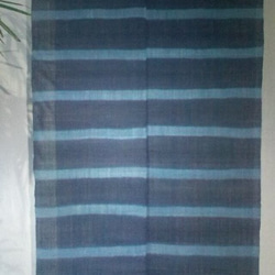 藍染め生平麻板〆絞り暖簾　２巾 1枚目の画像