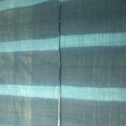 藍染め生平麻板〆絞り暖簾　２巾 3枚目の画像