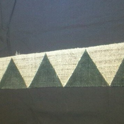 手織り麻に墨染のテーブルセンター　　ギザギザ 2枚目の画像