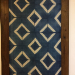 麻に藍染　板〆絞り　暖簾のれん　２巾 2枚目の画像