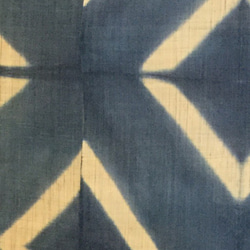 麻に藍染　板〆絞り　暖簾のれん　２巾 3枚目の画像