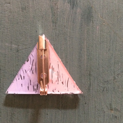三角のバイカラーブローチ 2枚目の画像
