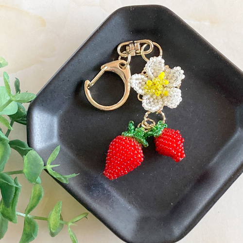 いちごのキーホルダー キーホルダー うさのひみつきち 通販