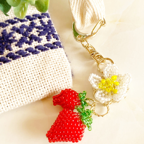 セ*中様 いちごマンキーホルダー◎ 25pcs Strawberry Shape Charms Pendant for Car Interior