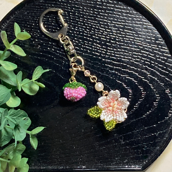 桜餅のキーホルダー キーホルダー うさのひみつきち 通販 11382441