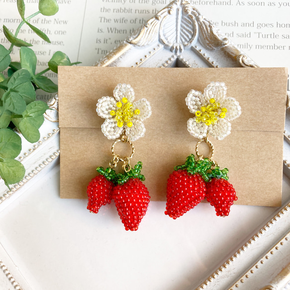 大粒いちごの揺れるイヤリング＆ピアス イヤリング・ノンホールピアス