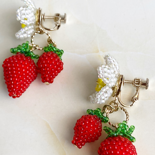 大粒いちごの揺れるイヤリング＆ピアス イヤリング・ノンホールピアス 