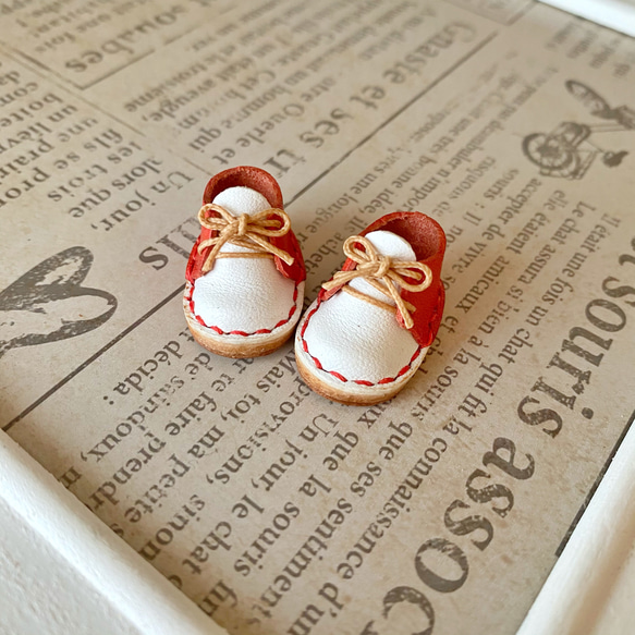 オビツ11&ミディブライス ミニチュア靴　SSタイプ　赤×白 1枚目の画像