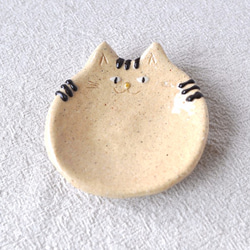 茶とら猫の小皿 1枚目の画像
