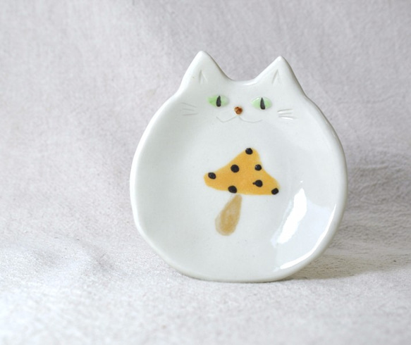 猫の小皿　「きのこの秋」 2枚目の画像