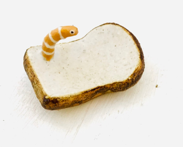 厚切麵包和鰻魚筷架 第1張的照片