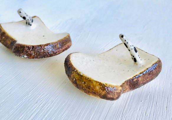 厚切麵包和鰻魚筷架 第5張的照片