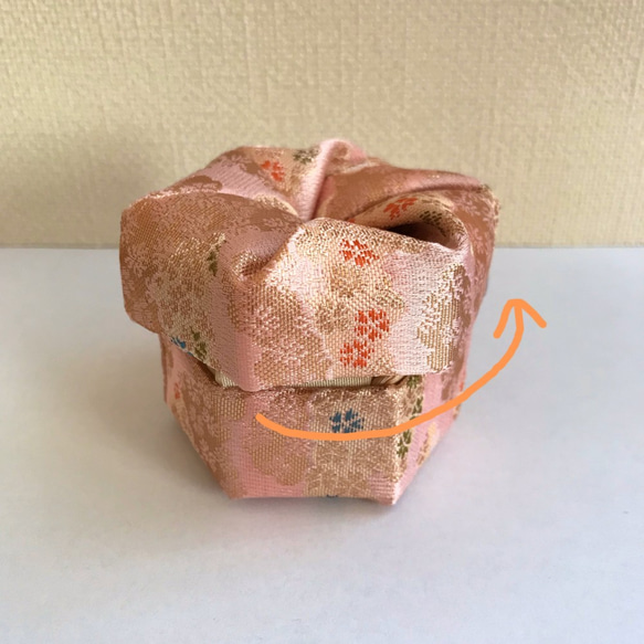 京都の布で作った和風小物入れ(布香合)【ピンク】 2枚目の画像