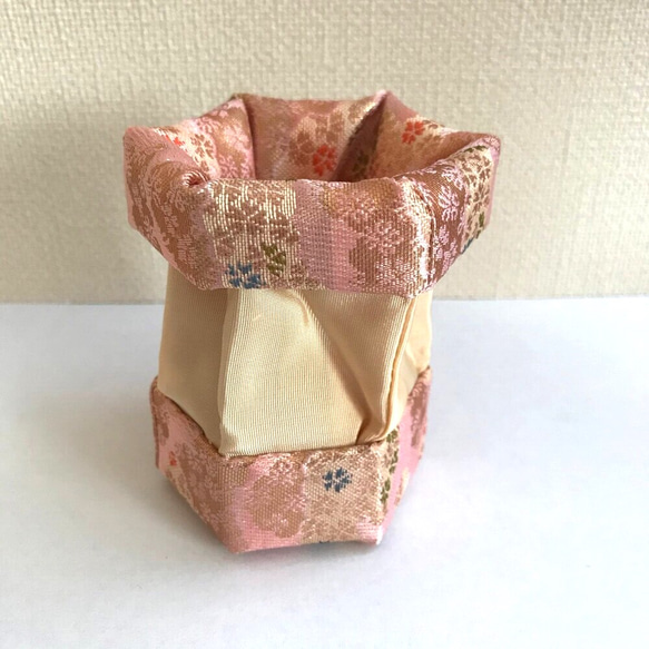 京都の布で作った和風小物入れ(布香合)【ピンク】 4枚目の画像