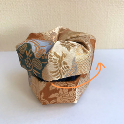 京都の布で作った和風小物入れ(布香合)【金・紺】 2枚目の画像