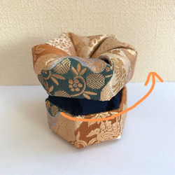 京都の布で作った和風小物入れ(布香合)【金・紺】 3枚目の画像