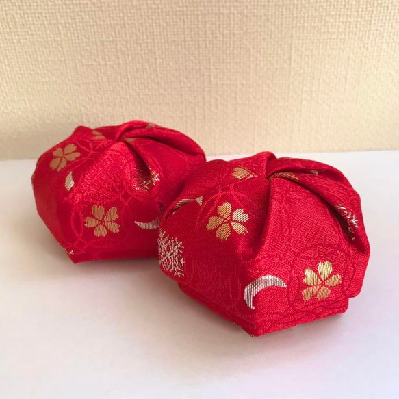 《２点セット》京都の布で作った和風小物入れ(布香合)【赤】 1枚目の画像