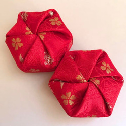 《２点セット》京都の布で作った和風小物入れ(布香合)【赤】 2枚目の画像