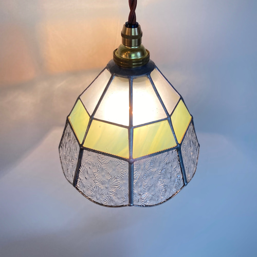 ステンドグラスランプ 6角 ホワイト.優しいイエロー.クリア