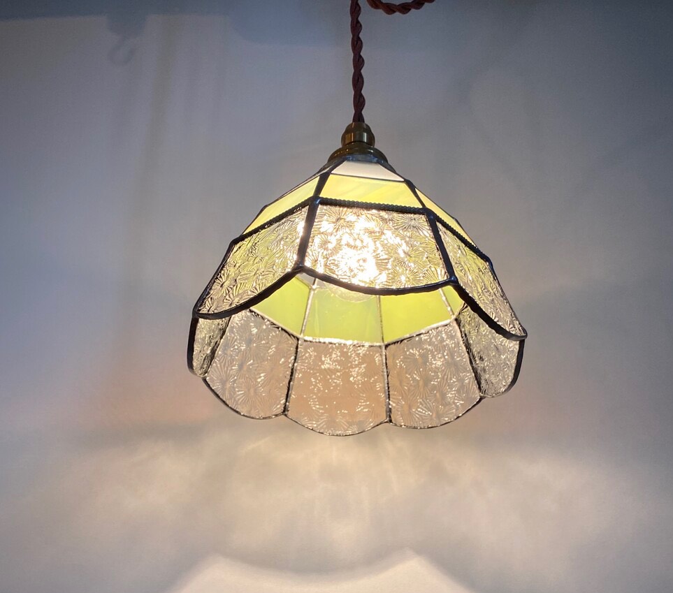 ステンドグラスランプ 6角 ホワイト.優しいイエロー.クリア