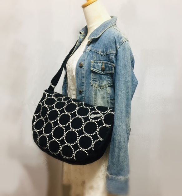 ミナペルホネン　大きめショルダーバック dopタンバリン(ブラック) ミナペルホネン 大きめショルダーバック dopタンバリン(ブラック) ミナ