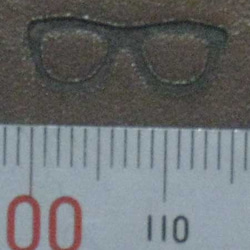 メガネの焼印です。 4枚目の画像