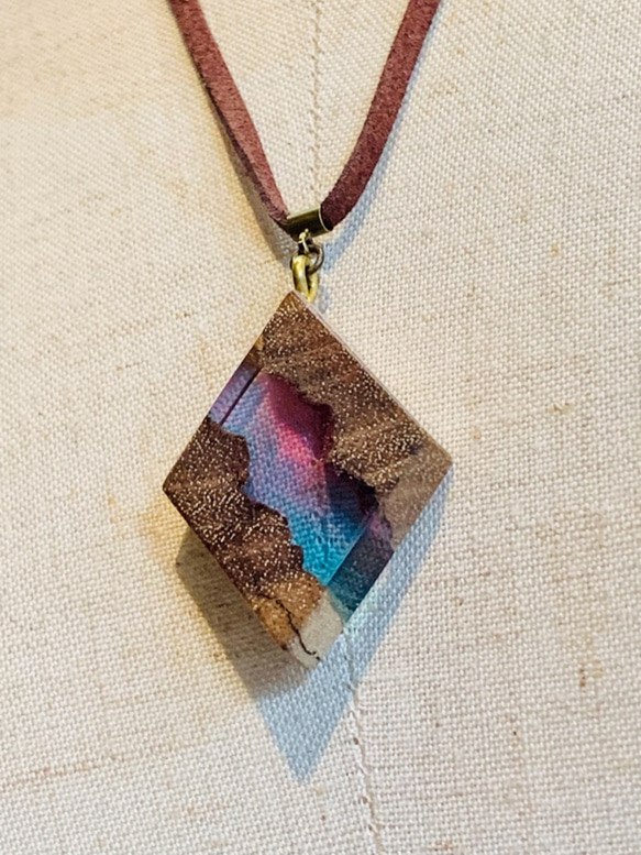 ウッドレジン　ネックレス 1枚目の画像